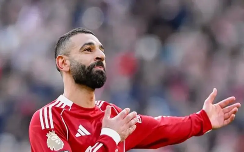 قرار الـ90 دقيقة.. «سلوت» ينعش آمال جماهير ليفربول بموقفه مع محمد صلاح